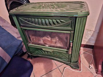 STUFA A LEGNA VINTAGE DEVILLE IN GHISA E CERAMICA