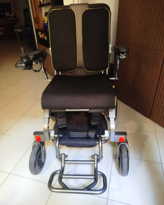 Sedia a rotelle elettrica