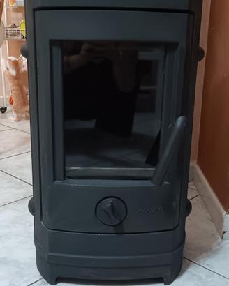 stufa a legna invcta..400 € trattabile 