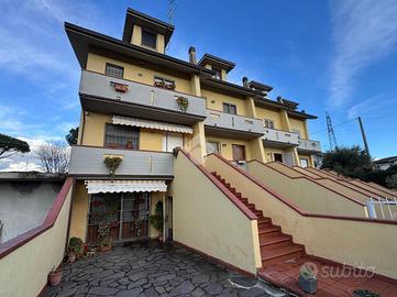 VILLA A SCHIERA A BUGGIANO
