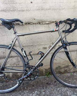 Bicicletta corsa Nevi in titanio