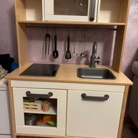 Cucina gioco Ikea completa di set gioco in legno