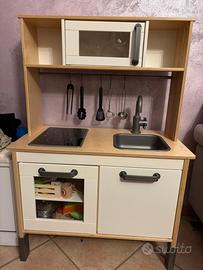 Cucina gioco Ikea completa di set gioco in legno