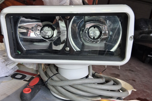 Farò notturno alogeno orientabile per imbarcazione