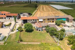 CASA SEMINDIPENDENTE A REVELLO