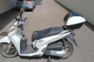Scooter Honda SH300i anno 2016