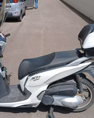 Scooter Honda SH300i anno 2016