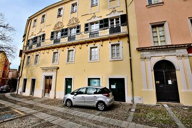 Locale - piazza duomo