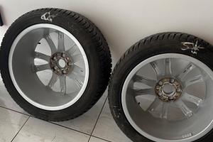 Cerchi in lega con gomme