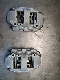 Pinze freno Brembo a 4 pompanti monoblocco.