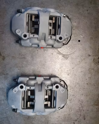 Pinze freno Brembo a 4 pompanti monoblocco.