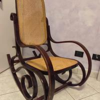 sedia a dondolo con seduta Thonet