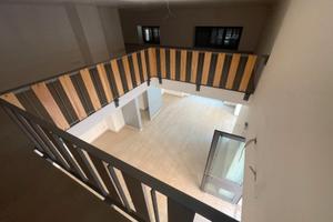 Locale commerciale su 3 livelli via Mazzini