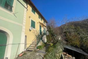 VILLA A SCHIERA A SANT'OLCESE