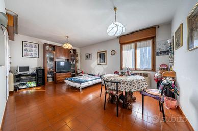 5 LOCALI A REGGIO NELL'EMILIA