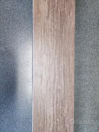 Mattonella finto legno in gres porcellanato 