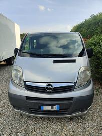 Titolo opel Vivaro anno 2013 6 posti