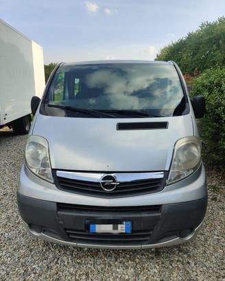 Titolo opel Vivaro anno 2013 6 posti