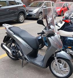 Scooter 125 sh