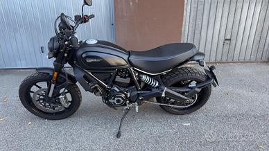 Ducati Scrambler 800 Icon Dark (2022)