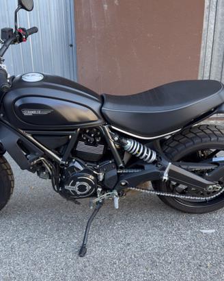 Ducati Scrambler 800 Icon Dark (2022)