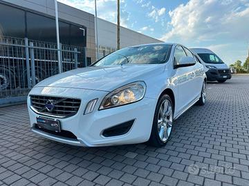 VOLVO - S40 - 2.4 D5 R-design