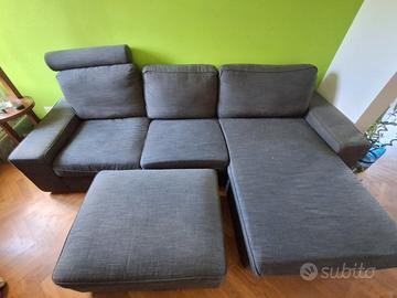 Divano 3 posti con caise longue e pouf