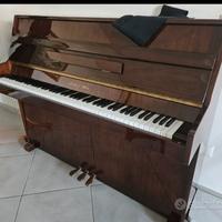 pianoforte a muro