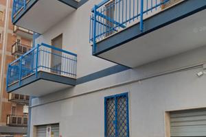 Ampio locale uso deposito o garage