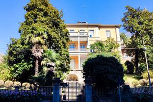 Appartamento in villa storica con giardino