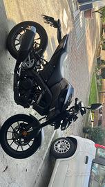 Moto yamaha mt 125