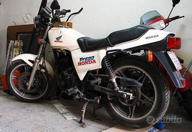 MOTO HONDA FT 500