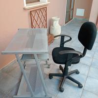 scrivania e sedia ufficio 