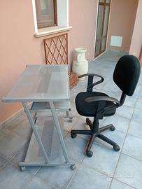 scrivania e sedia ufficio 