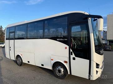 Autobus/ Isuzu 30 posti anno 2021
