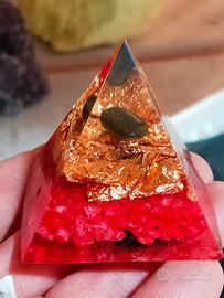 Piramide di Orgonite (rossa)