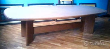 Tavolo ovale legno in castagno massello.