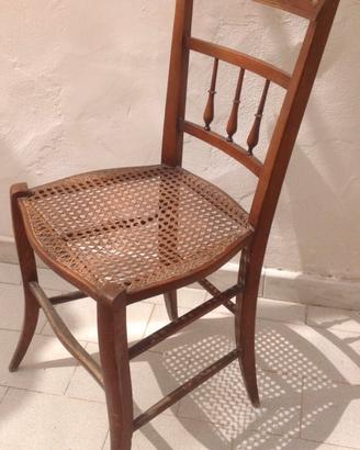 Due sedie in legno e paglia di vienna