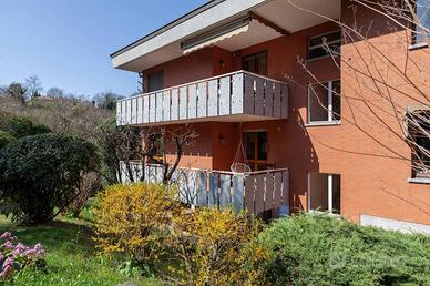 Appartamento di 170 m² con 5 locali e box auto a S