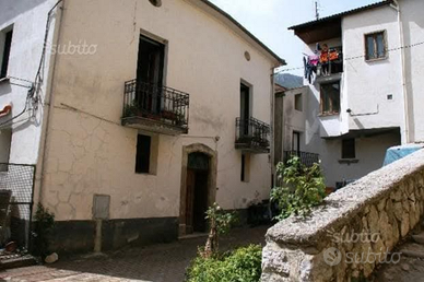 Casa indipendente su tre livelli
