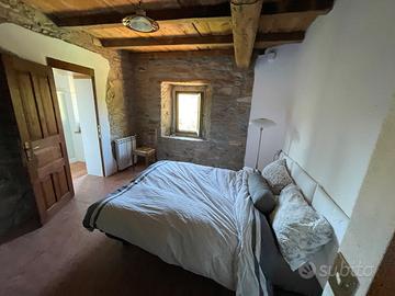 Ampia stanza luminosa singola, con bagno privato