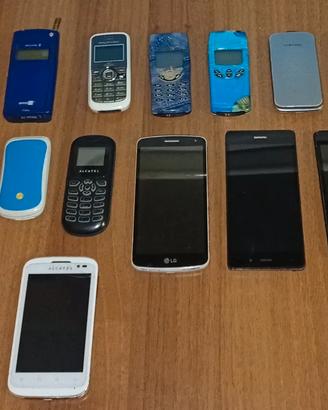 LOTTO CELLULARI  DA RIVEDERE O PER PARTI RICAMBIO