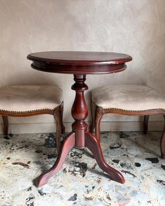 Coppia di panchette in legno intagliato con seduta