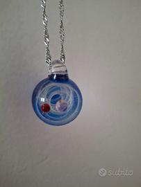 Collana con pendente in vetro artistico