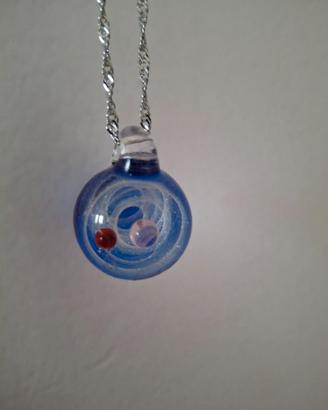 Collana con pendente in vetro artistico