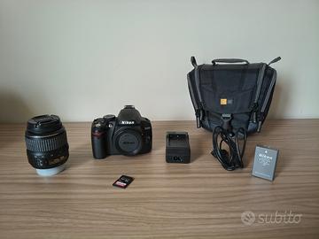 Nikon D3000 (Solo 10k scatti!) + 18-55mm + SD 32GB