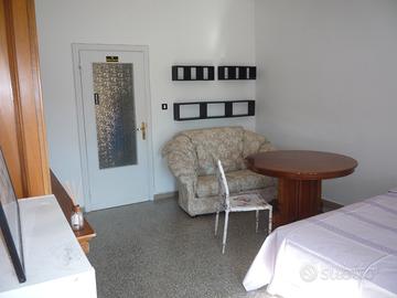 Stanza ammobiliata zona Elce