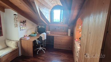 camera da letto in legno massiccio