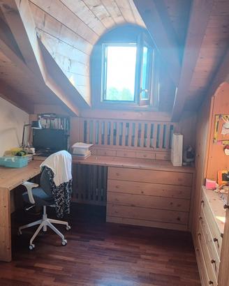 camera da letto in legno massiccio