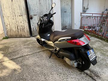 Scooter x-max 250